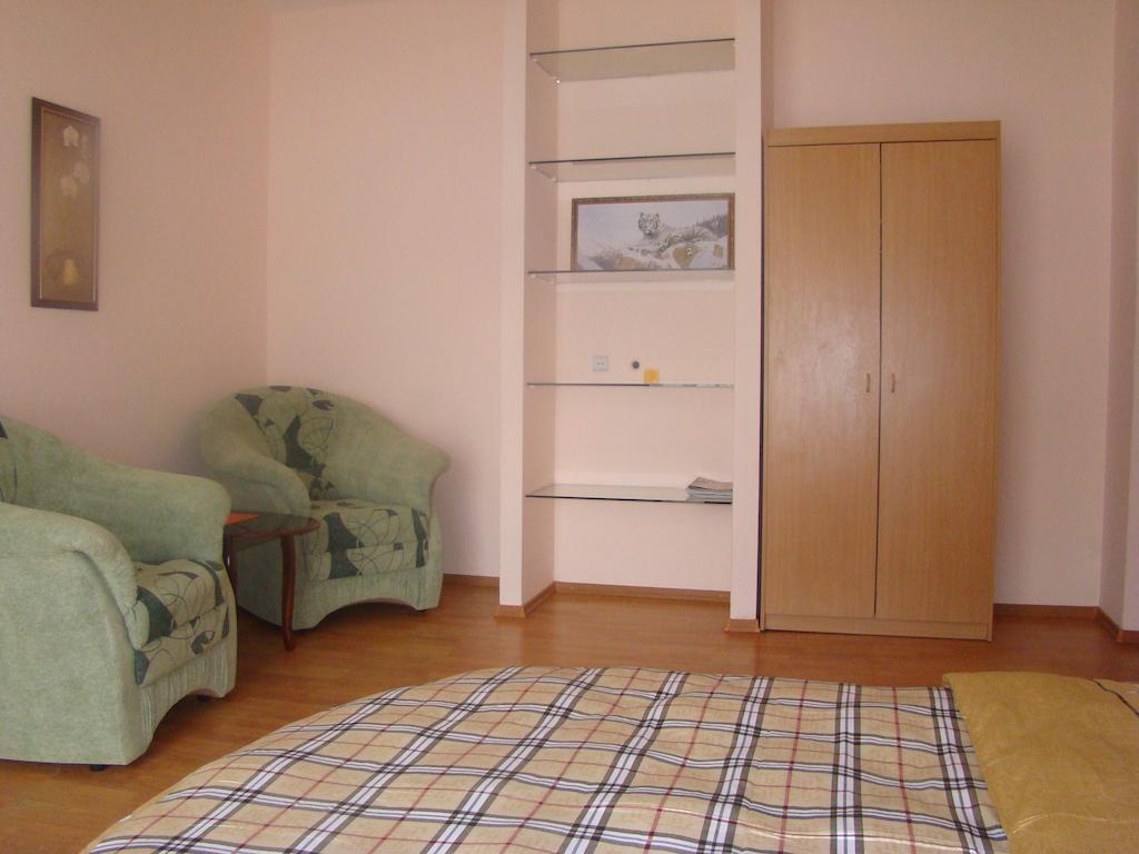 Alex Apartments Near Independence Square - Kiev Habitación foto