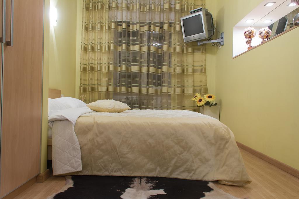 Alex Apartments Near Independence Square - Kiev Habitación foto